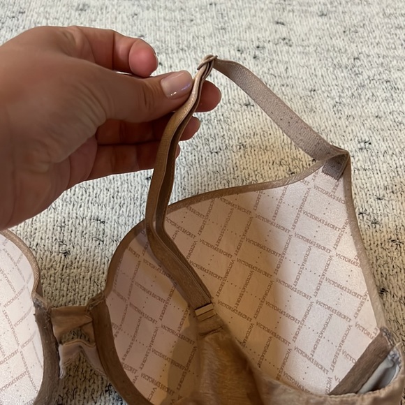 Victoria’s Secret Nude Form Shape Bra with Adjustable Straps - Picture 5 of 5